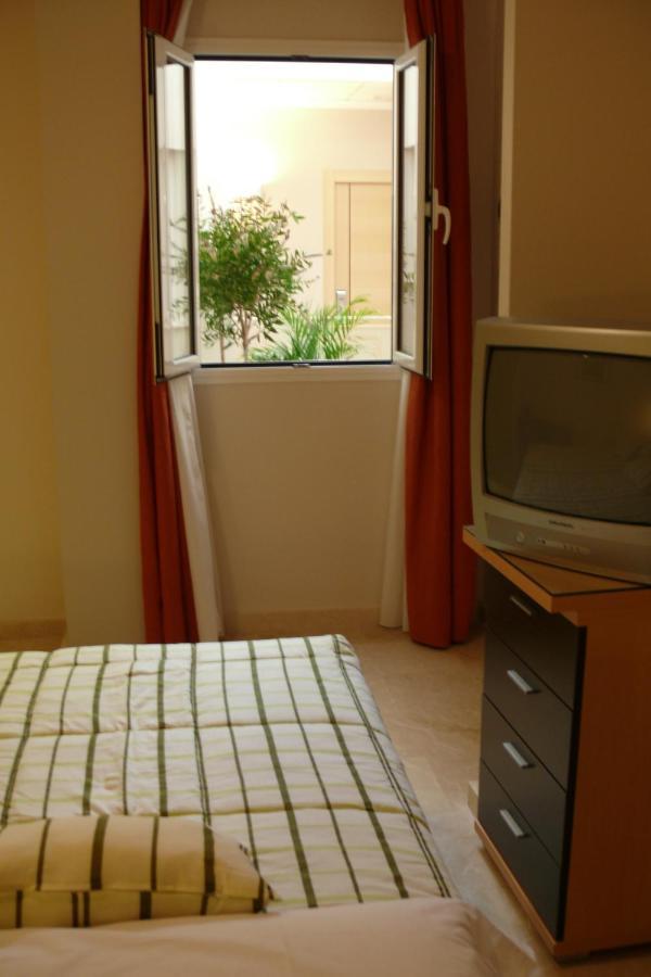 Hostal Albero By Eme Hoteles Sanlúcar la Mayor Exteriör bild